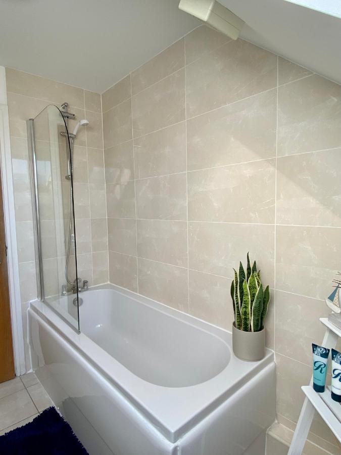 Swanage Holiday Penthouse Apartment, Moments From Beach And Town, On Site Parking, Fast Wifi, Sleeps Up To 6, Rated Exceptional מראה חיצוני תמונה